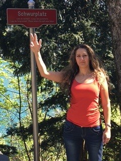 zoja-aegerter-schwört-der-schweiz-ihre-ewige-liebe